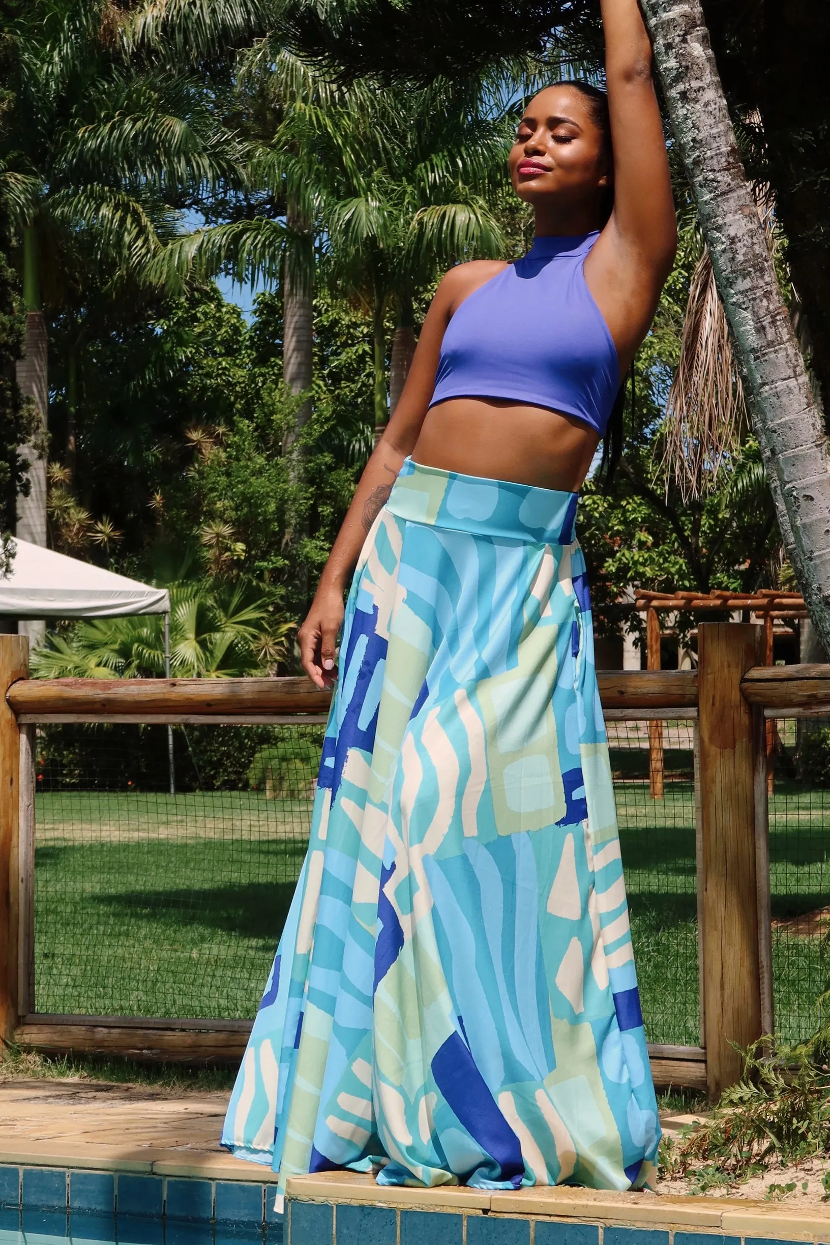 Azul Queen Skirt Set