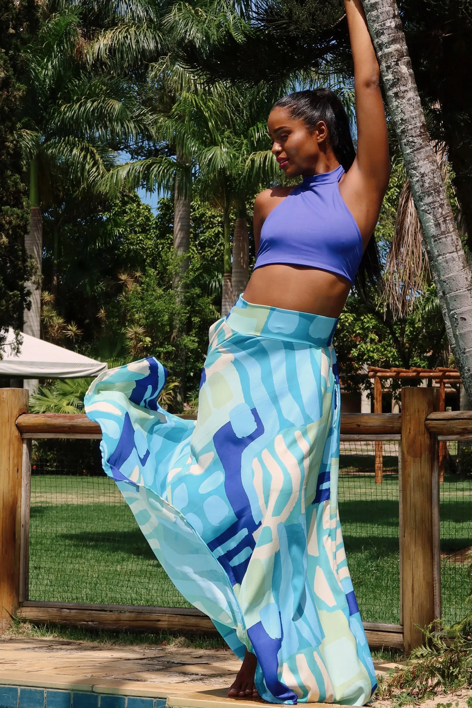 Azul Queen Skirt Set